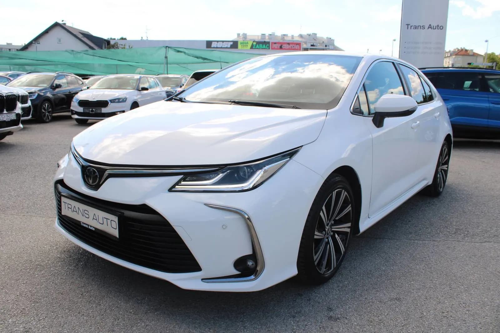 Toyota Corolla Sedan 1.5 VVT *NAVIGACIJA, KAMERA*