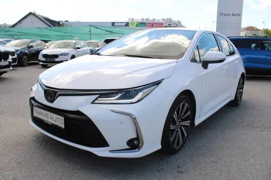 Toyota Corolla Sedan 1.5 VVT *NAVIGACIJA, KAMERA*
