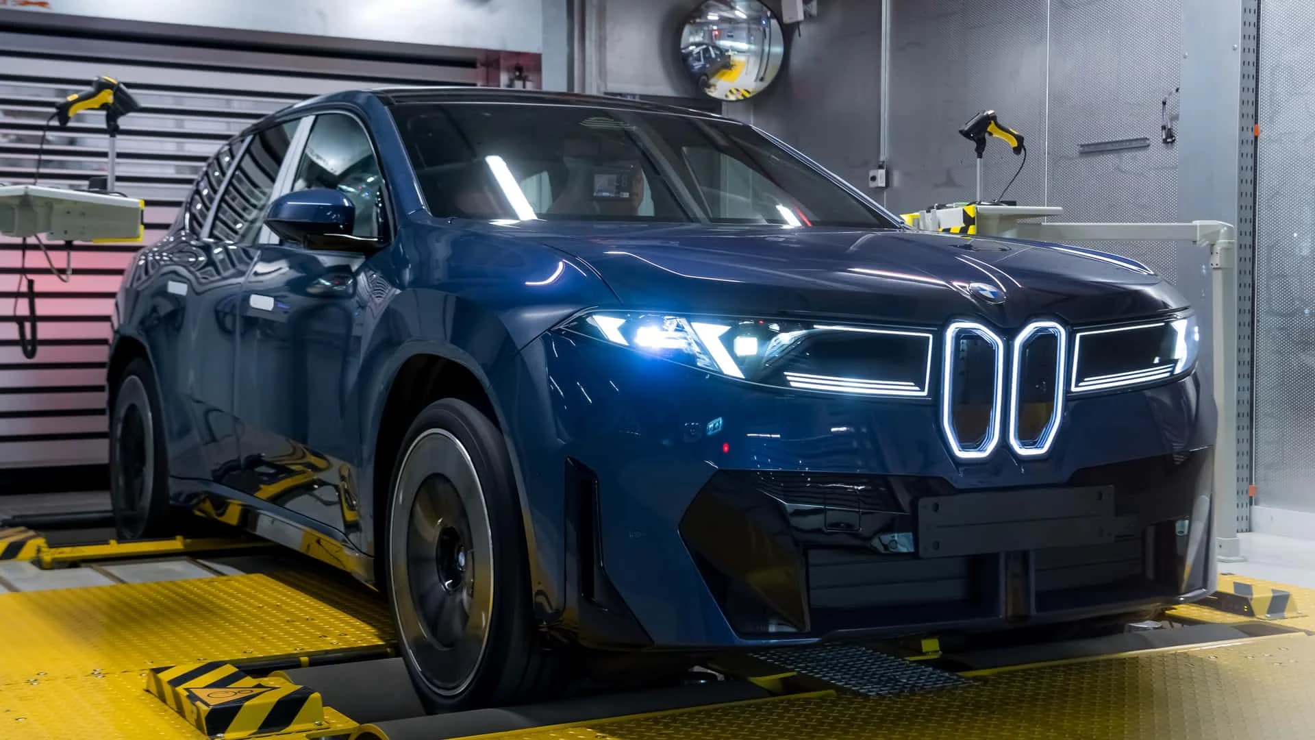 BMW iX3 bilježi iznimno velik interes, tvornica radi u dvije smjene