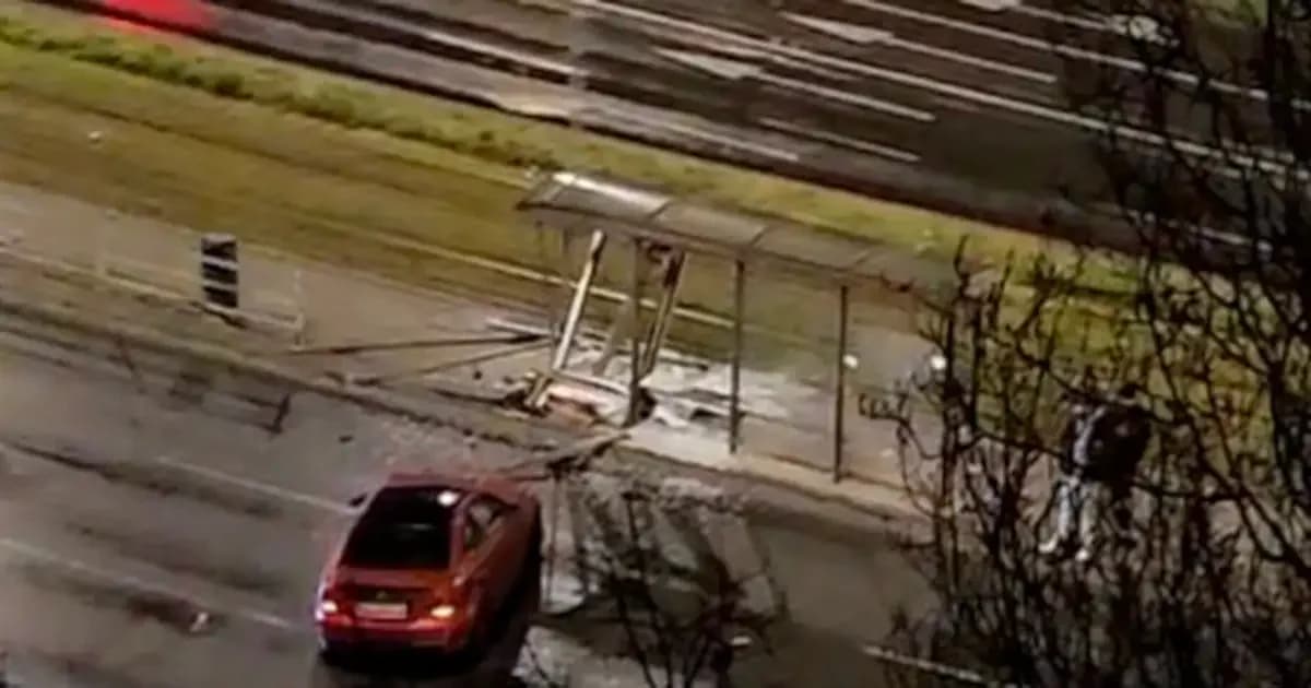 BMW-om uletio u tramvajsku stanicu u Zagrebu, ozlijeđene dvije osobe