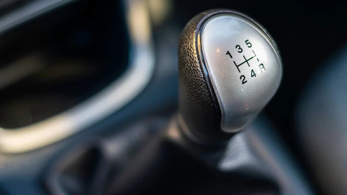 Kraj ručnog mjenjača: Sve manje novih automobila dolazi s ručicom, EV vozila ubrzavaju promjene