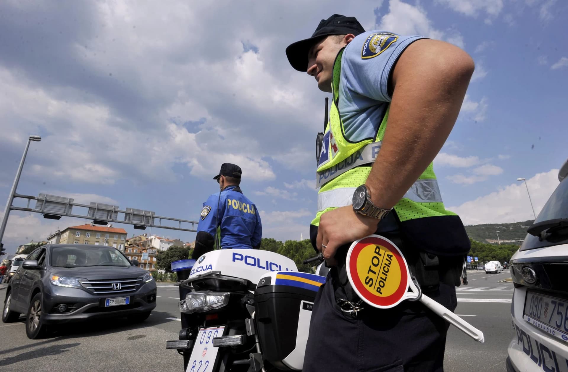 Pijanom vozaču (27) trajno oduzeto vozilo nakon uhićenja