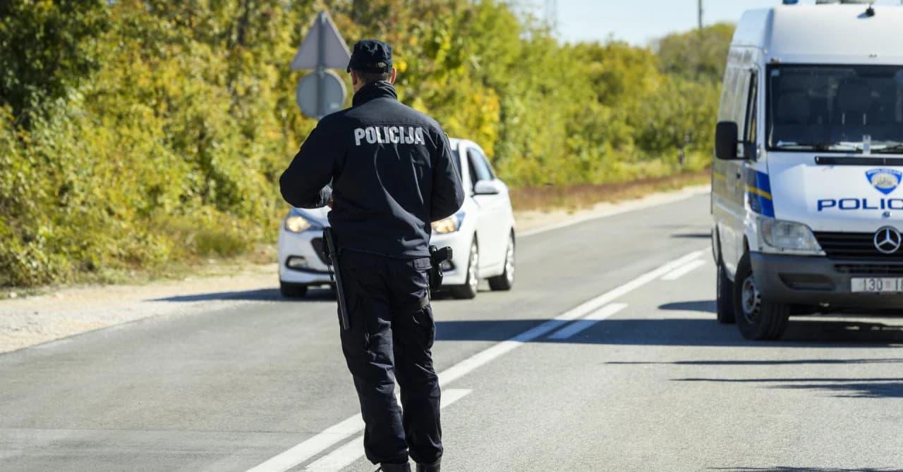 Policajac na motociklu udario u automobil umirovljenika u Bjelovaru