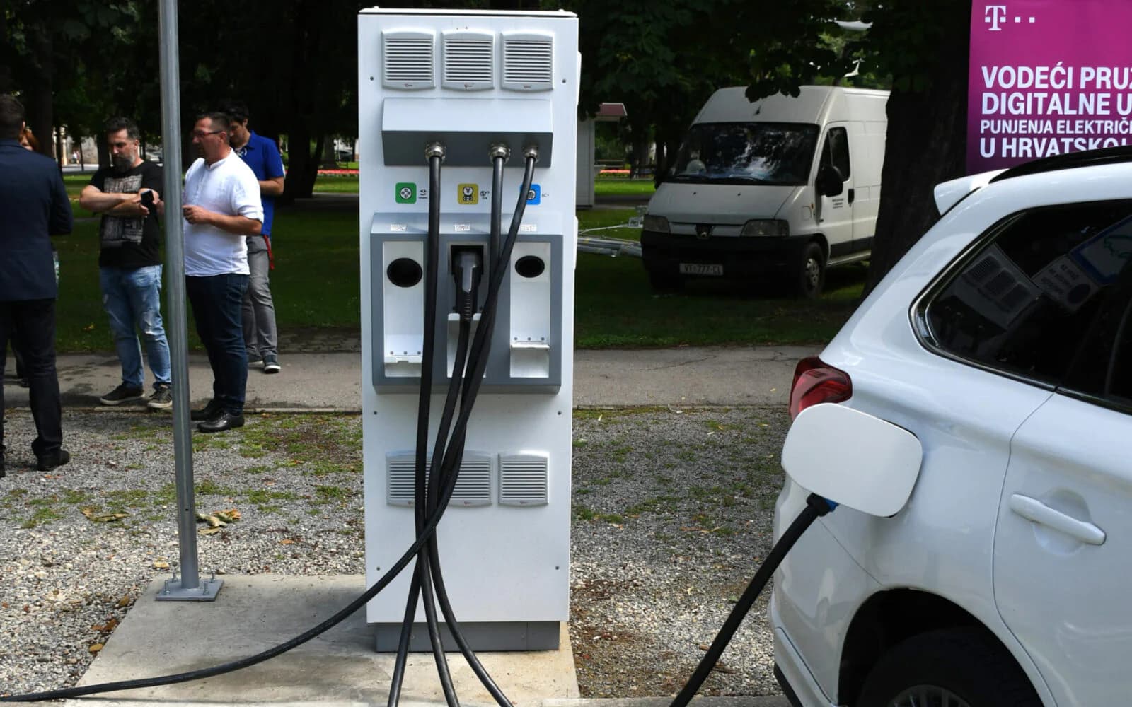 Poticanje kupnje električnih vozila u Hrvatskoj: Zašto ih unatoč subvencijama nema više na cestama?