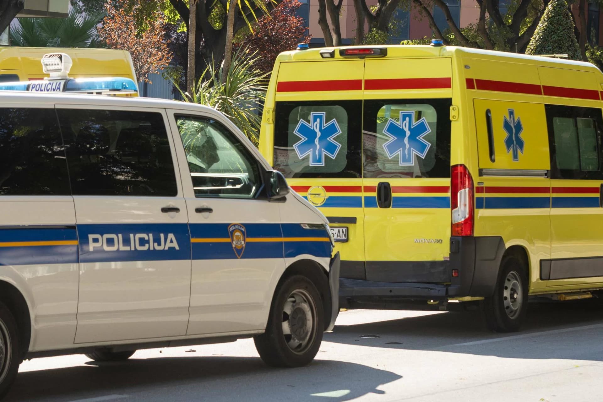Prometna nesreća u Drnišu: Sudar dvaju vozila, dvije osobe ozlijeđene