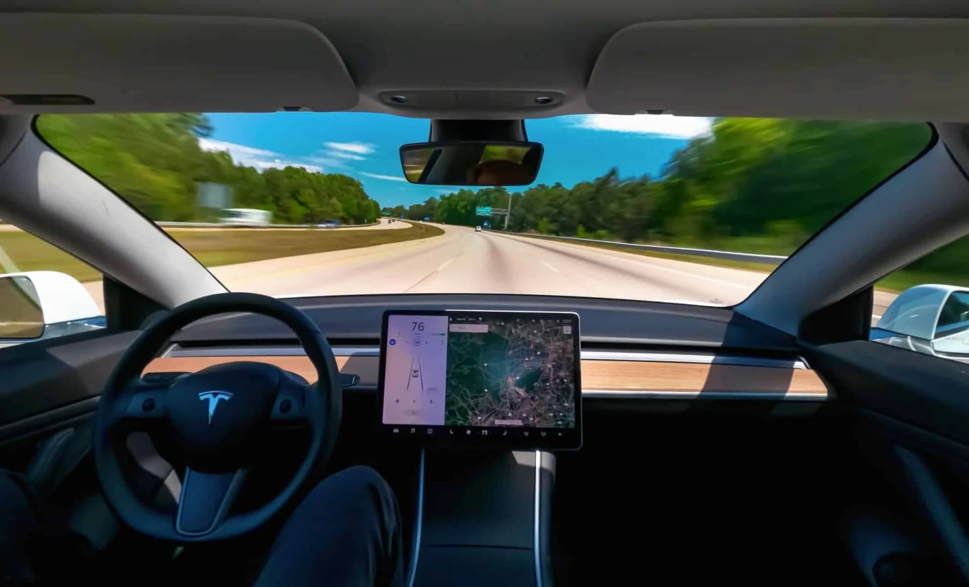 Tesla FSD sve bliže europskom odobrenju nakon opsežnih testiranja