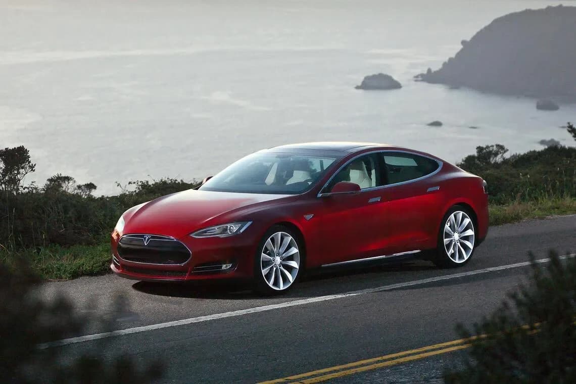 Tesla gasi Model S, "automobil stoljeća"