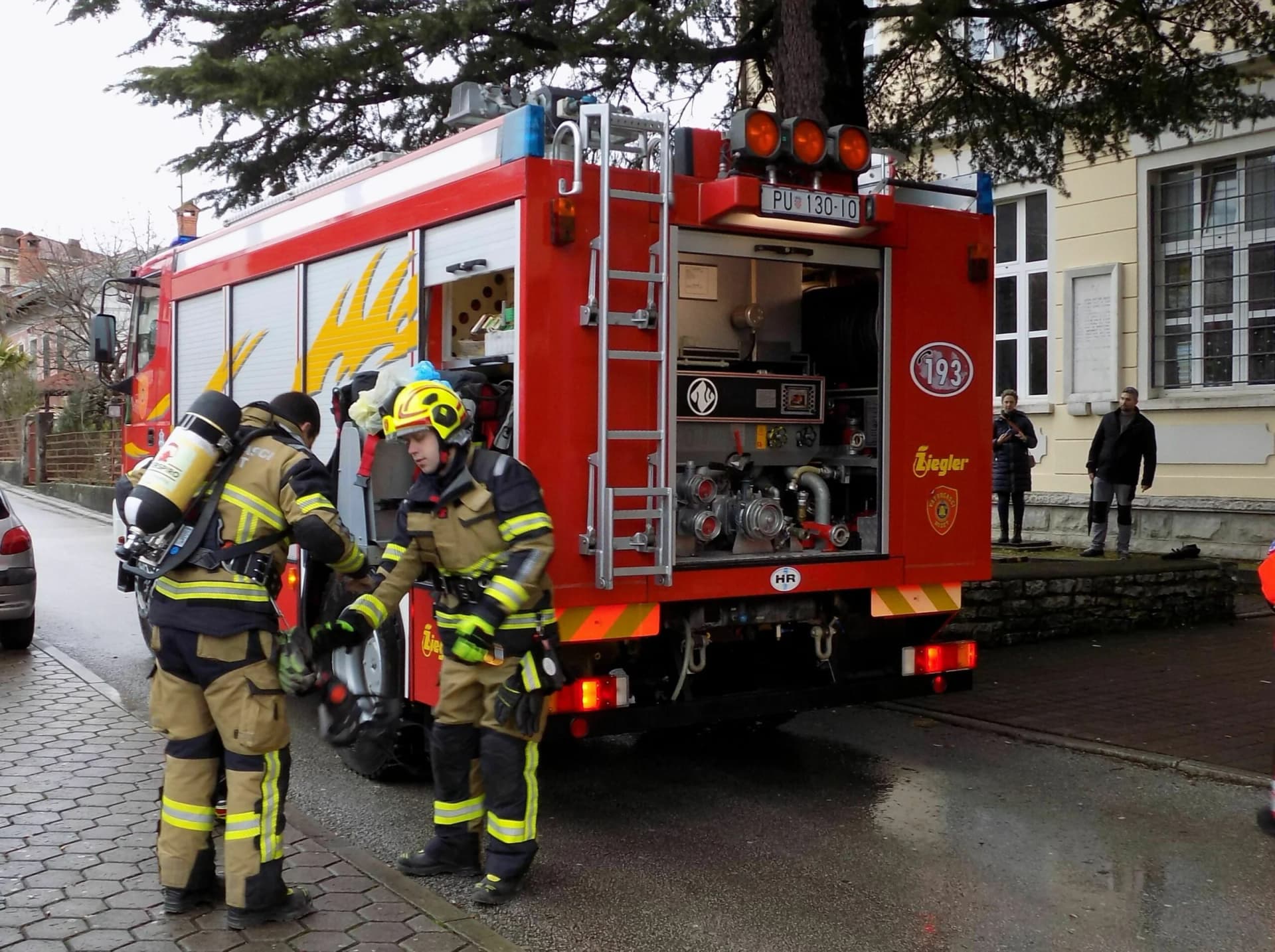 Uhićen 54-godišnjak u Opatiji zbog podmetanja požara na razvodnoj kutiji i motociklu