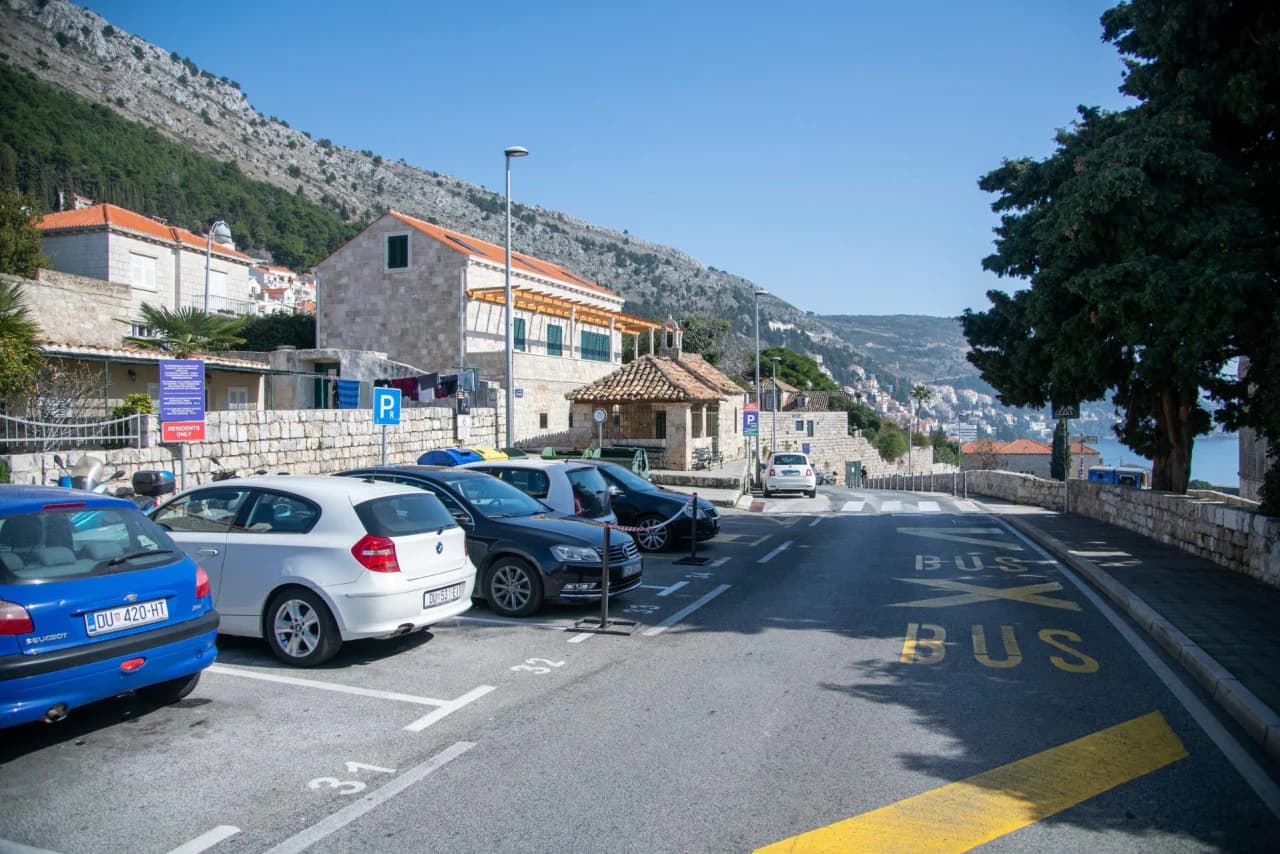 Dubrovnik: Nema poskupljenja povlaštenih parkirnih karti, stižu promjene od iduće godine