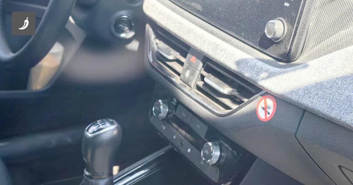 Kako se riješiti tvrdokornog mirisa cigareta u automobilu?