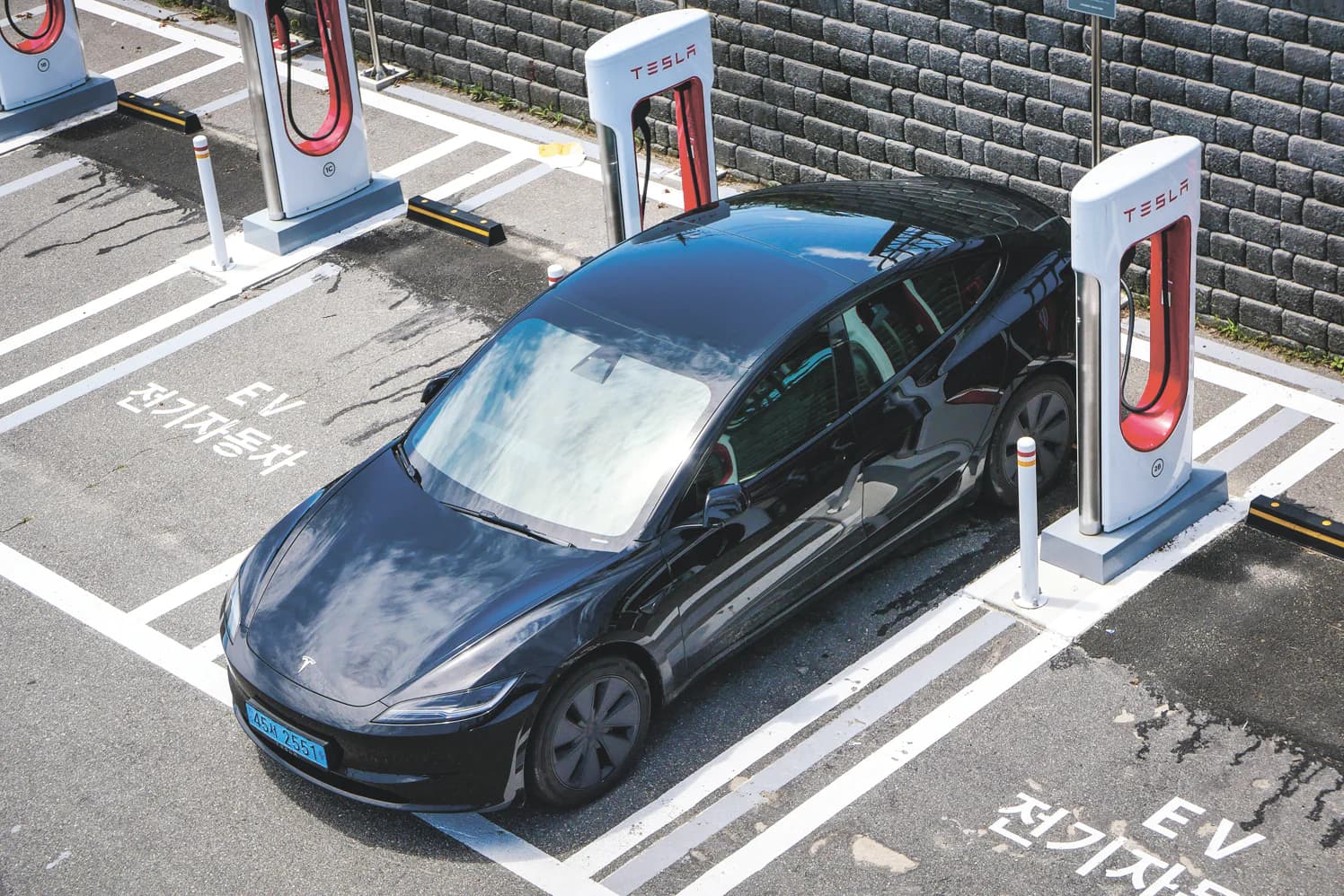 Kriza s cijenama nafte potiče povratak električnih automobila