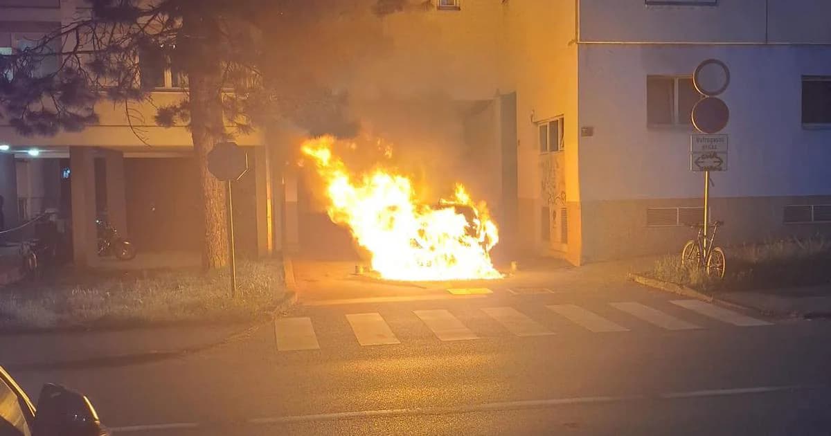 Automobil se zapalio nakon udara u stupove u Zagrebu