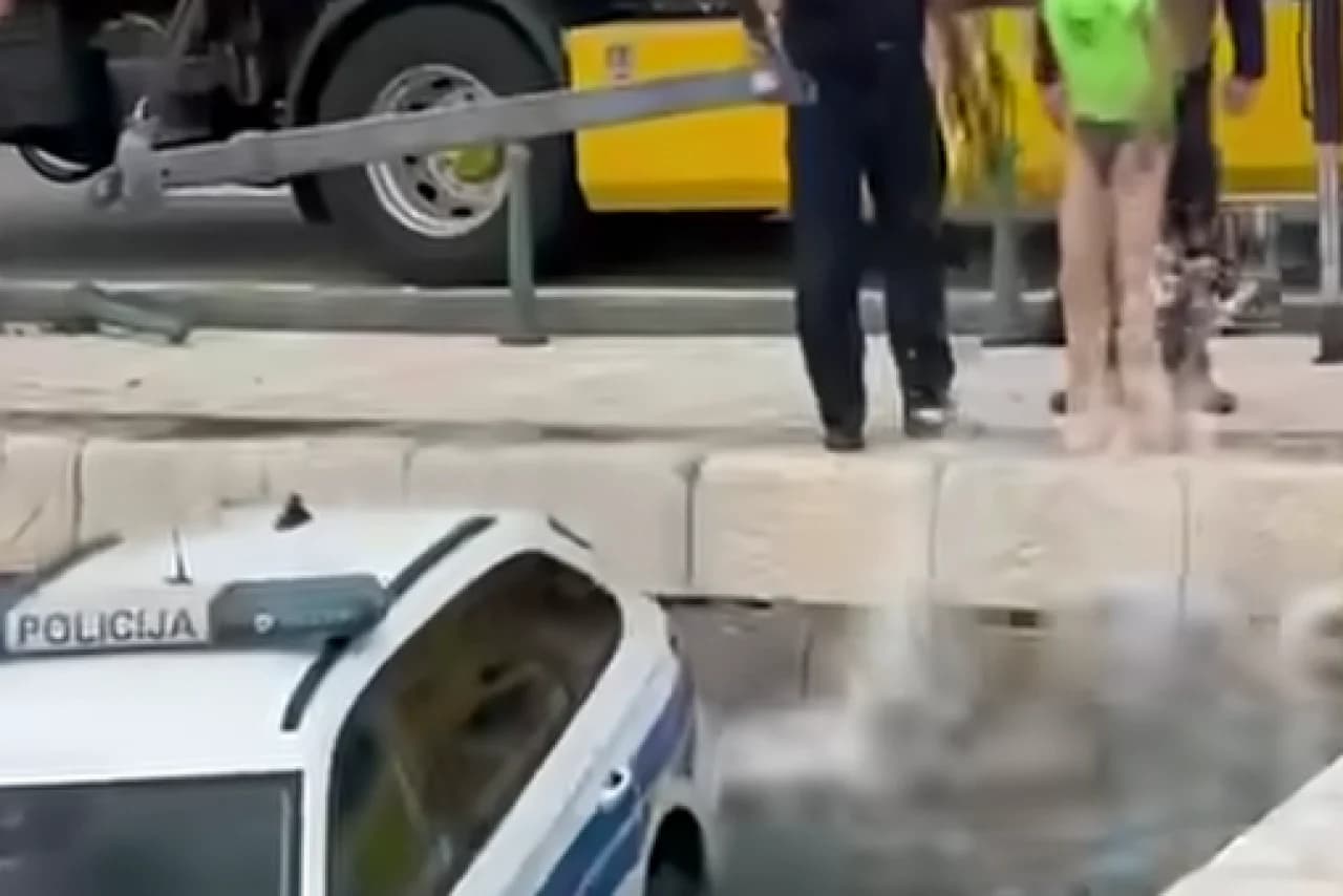 Policijski automobil završio u moru u Senju, okolnosti nesreće se ispituju
