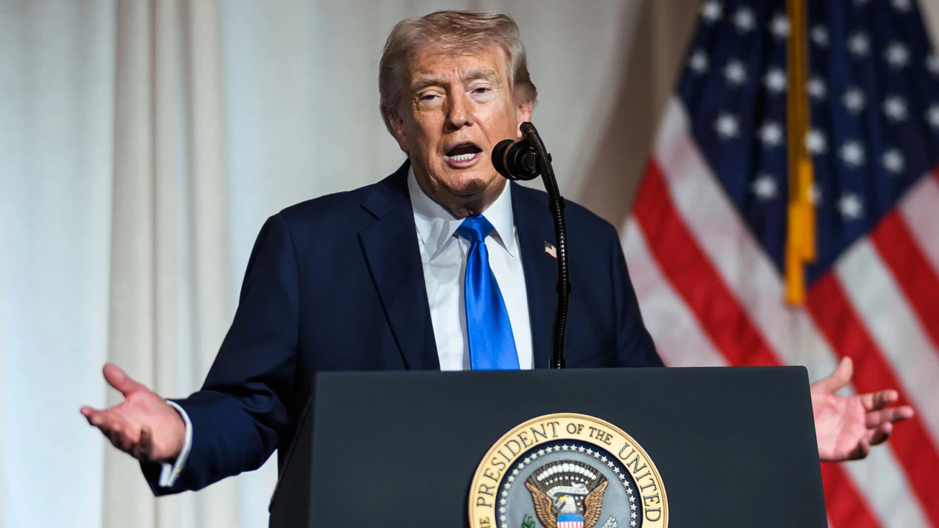 Trump najavljuje drastično povećanje carine na europske automobile