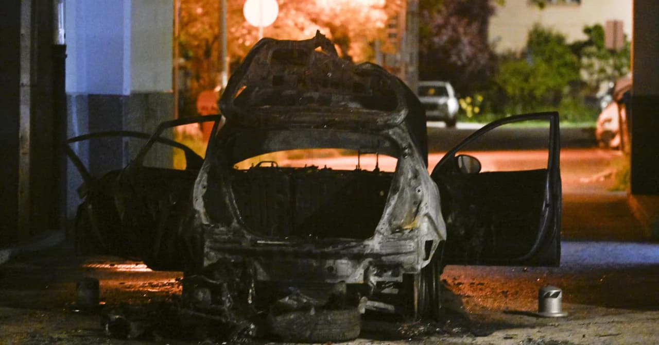 Zagreb: Hyundai se zabio u zgradu na Cvjetnoj cesti i potpuno izgorio