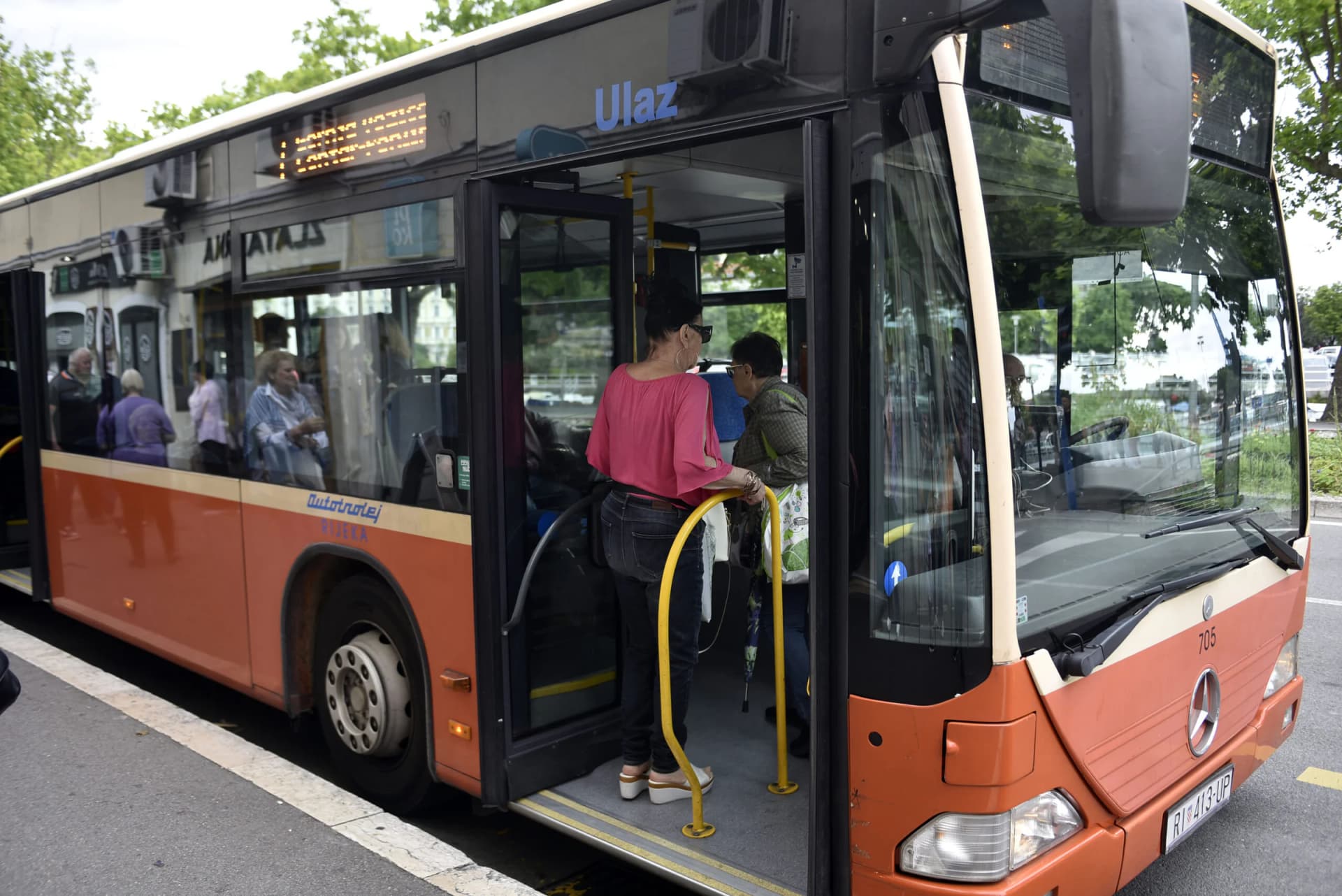 Autotrolejovi autobusi bez klime na vrućinama: Sindikat upozorava, uprava potvrđuje probleme