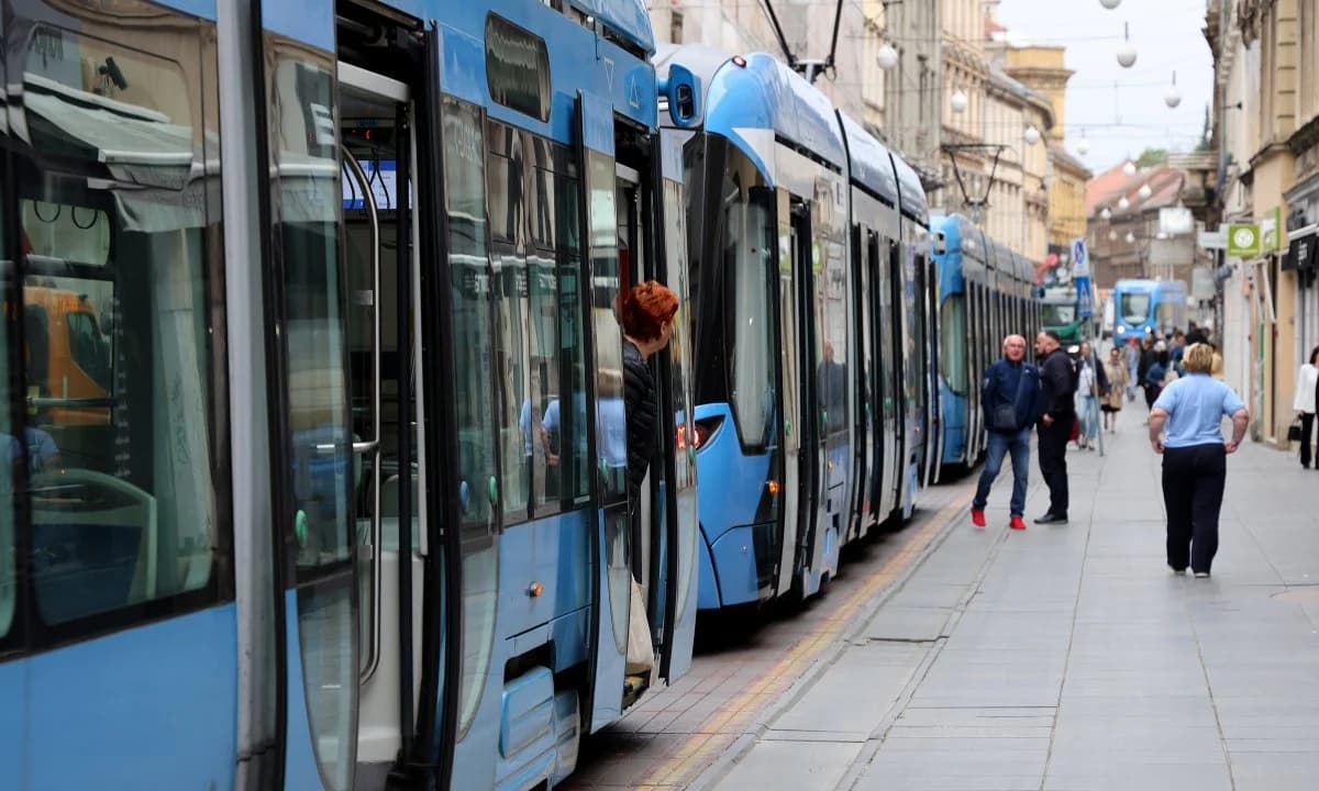 Sudari tramvaja i automobila u Zagrebu uzrokuju prometni kaos