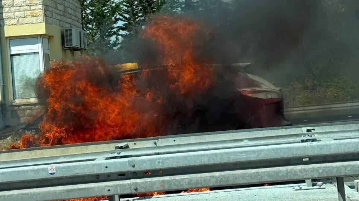 Požar na naplatnim kućicama Zadar Istok: Vatra zahvatila osobni automobil