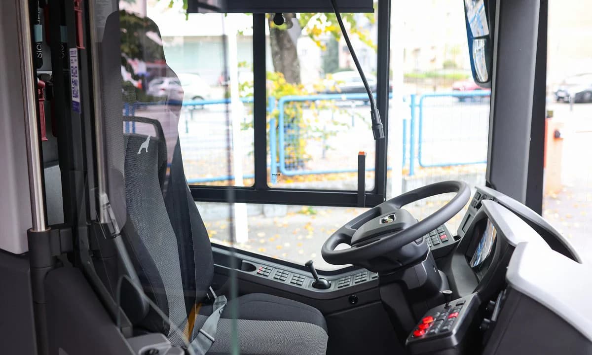 Nasilje kod Dramlja: Mladići napali vozača i konduktera te oštetili autobus