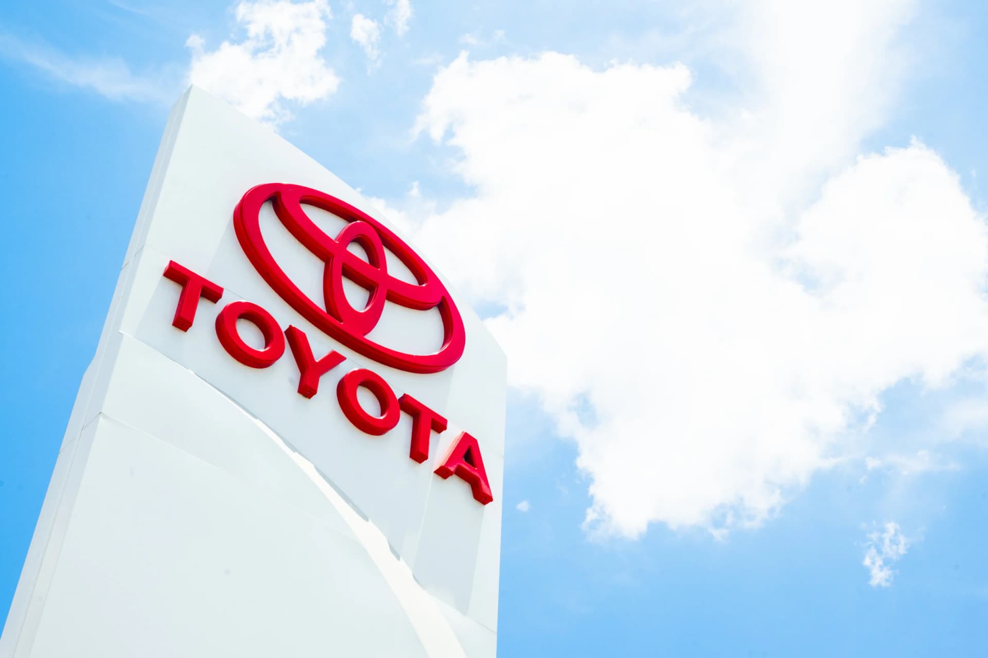 Toyota s rekordnim otkupom dionica i povišenim prognozama unatoč izazovima