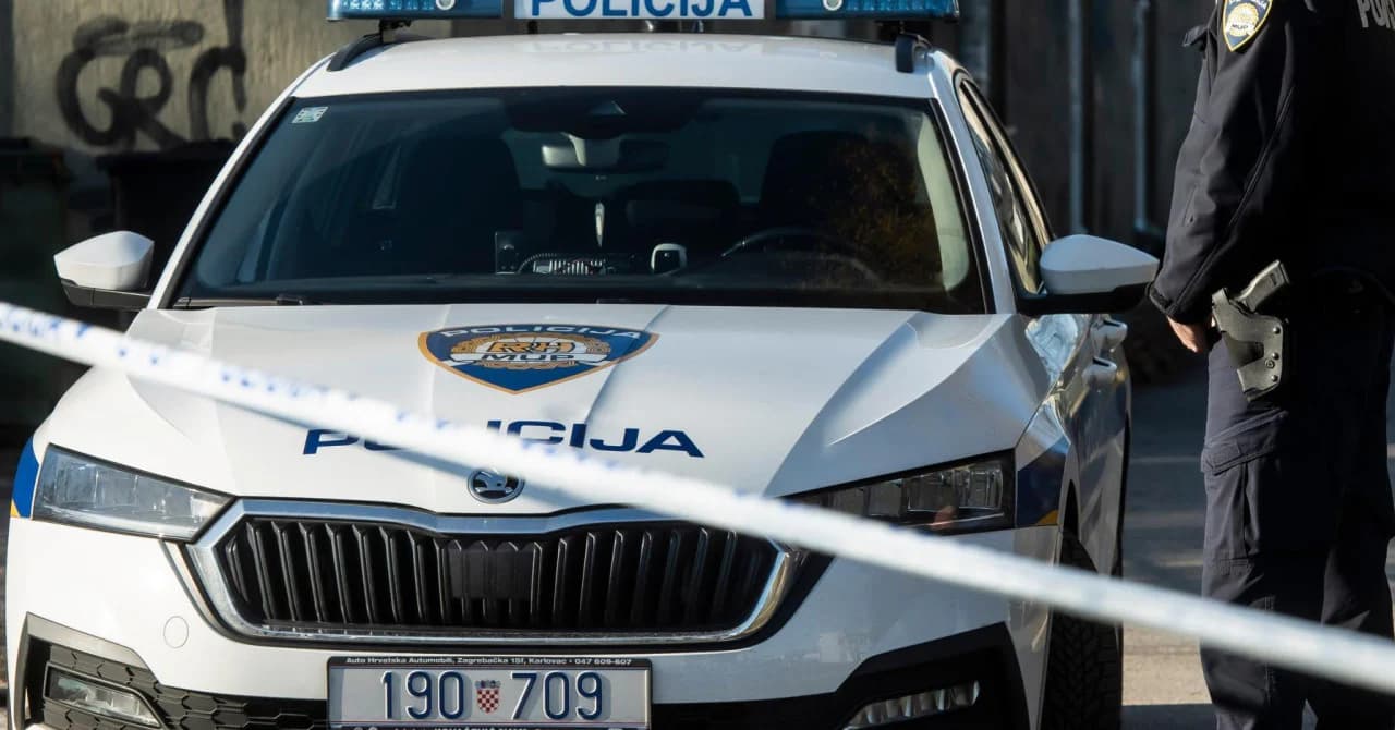 Automobil na krovu blokirao Vrapčansku na dva sata