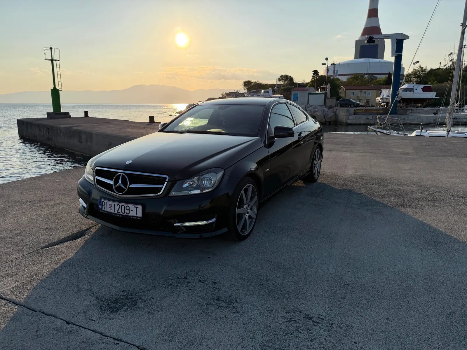 Mercedes-Benz 220