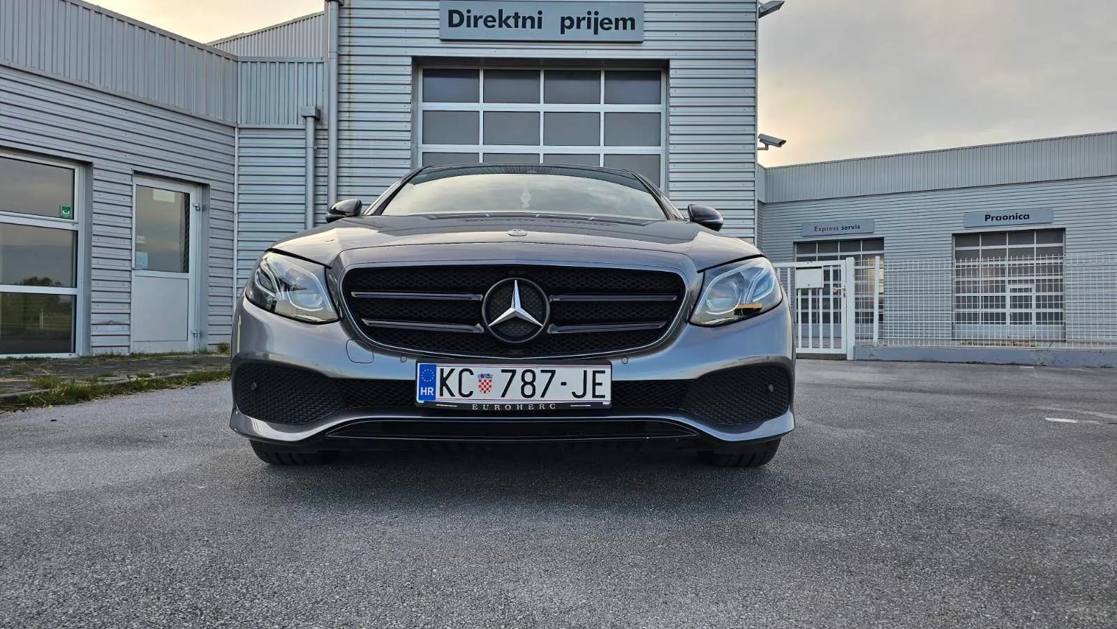 Mercedes-Benz E 220